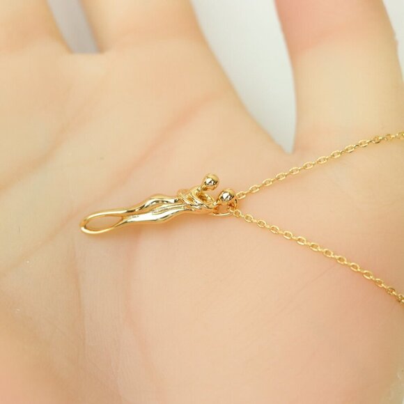 "Romantic Rose Gold Hug Pendant Necklace for Everyday Elegance, XPNL0199 - Picture 7 of 12